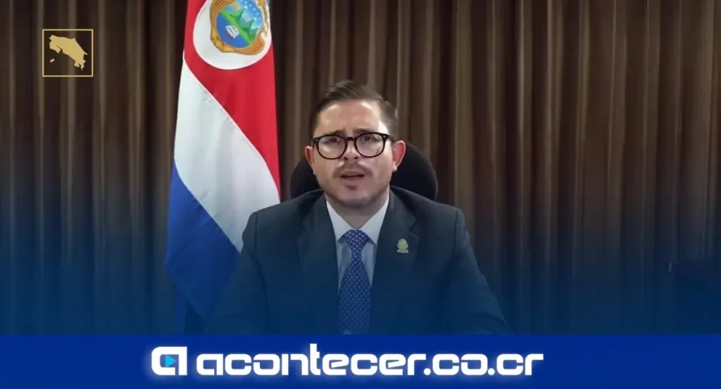 Ministro de Justicia y Paz Gabriel Aguilar Vargas anuncia reforma para prohibir cigarrillos en centros penitenciarios de Costa Rica