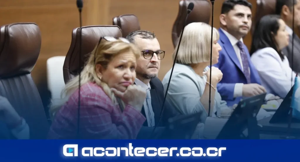 Plenario de la Asamblea Legislativa de Costa Rica durante la votación de los expedientes 25.003 y 24.282