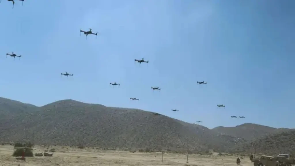 Control tipo Xbox utilizado por el Ejército de Estados Unidos para operar sistemas de armas láser contra drones en el Estrecho de Ormuz (Foto: larazon.es)