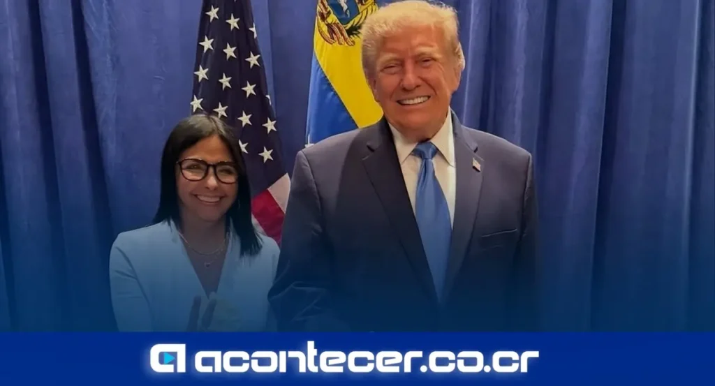 Delcy Rodríguez y Donald Trump posan juntos frente a banderas de Estados Unidos y Venezuela durante su primer encuentro bilateral en Nueva York