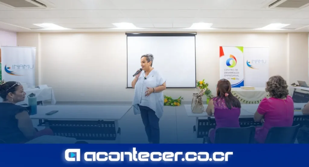 Firma de contratos del programa Fomujeres con empresarias de la región del Pacífico Central de Costa Rica