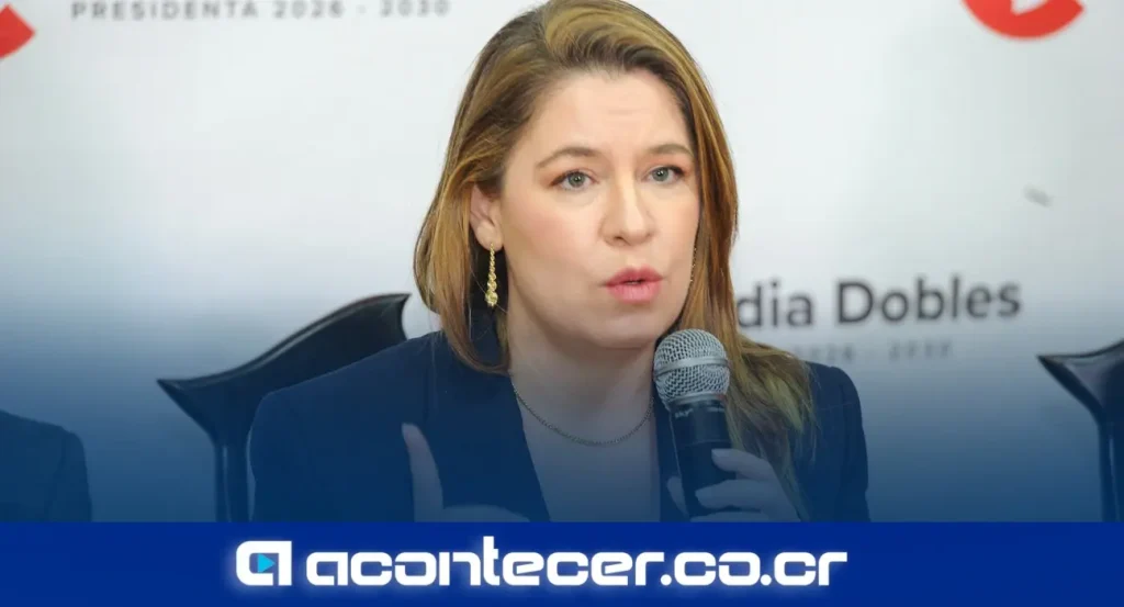 La diputada Claudia Dobles Camargo durante su intervención en el plenario legislativo donde denunció el desacato a la Sala Constitucional