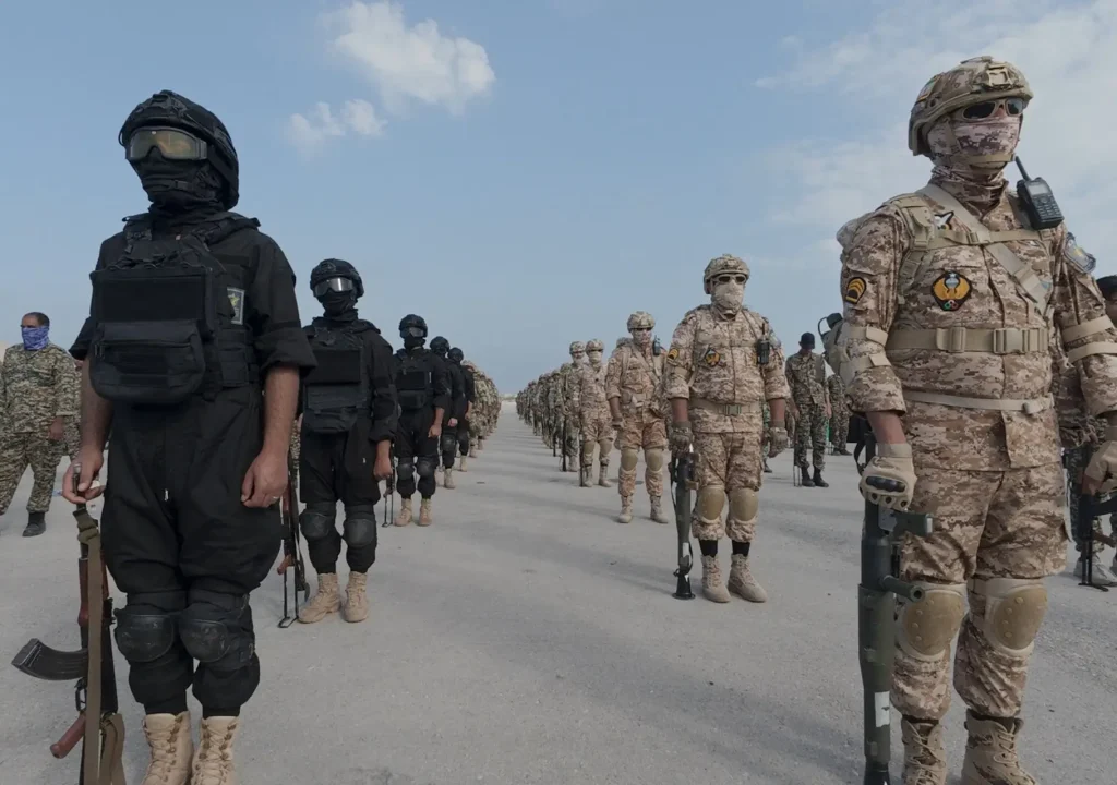 Guardia Revolucionaria de Irán difunde video de tercer petrolero incendiado en Ormuz (Foto: eldiariony.com)