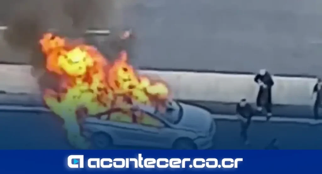 Ataque ruso en Kiev deja a una persona quemada viva dentro de su auto