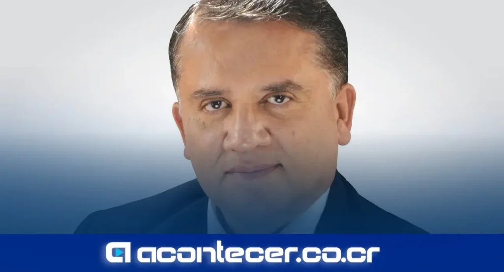 Abogado Boris Molina durante conversación sobre la importancia de los seguros para proteger el patrimonio familiar