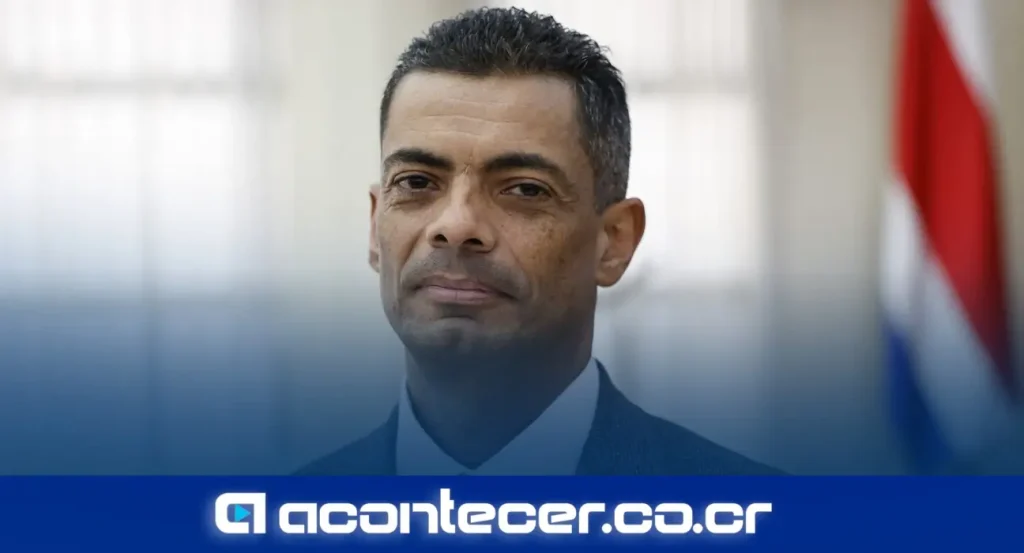 Carlo Díaz advierte sobre amenazas populistas tras su reelección