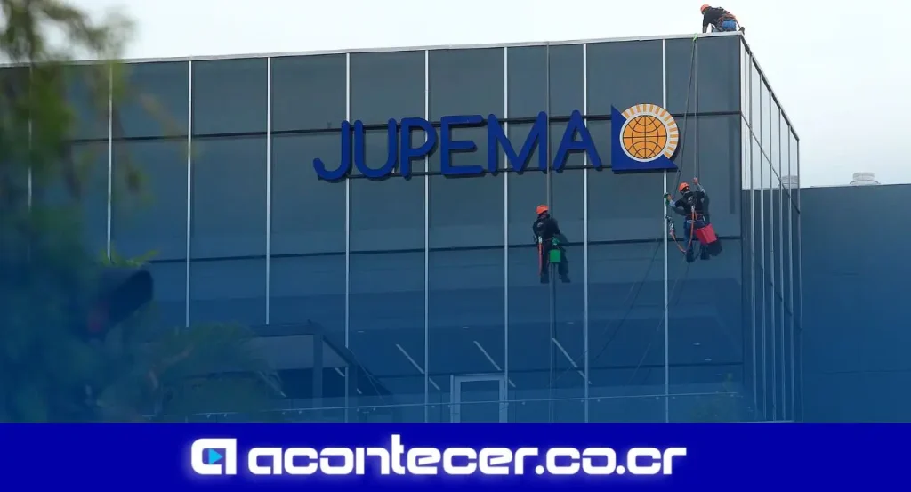 Carlos Hernández Álvaro, presidente de la Junta Directiva de JUPEMA, durante entrevista sobre la estabilidad del régimen de capitalización colectiva